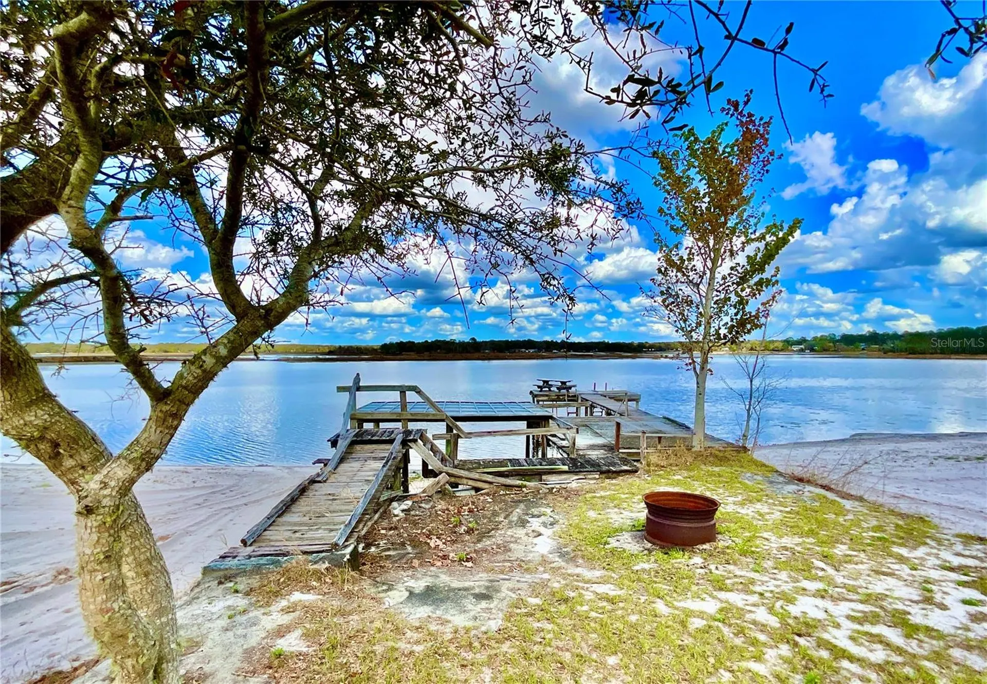 106 E Sunnyside Beach Road Hawthorne FL 32640