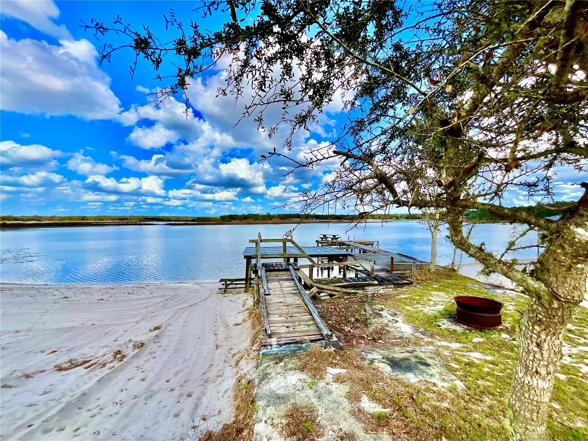 106 E Sunnyside Beach Road Hawthorne FL 32640