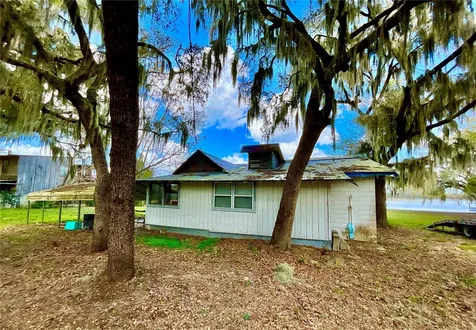 106 E Sunnyside Beach Road Hawthorne FL 32640