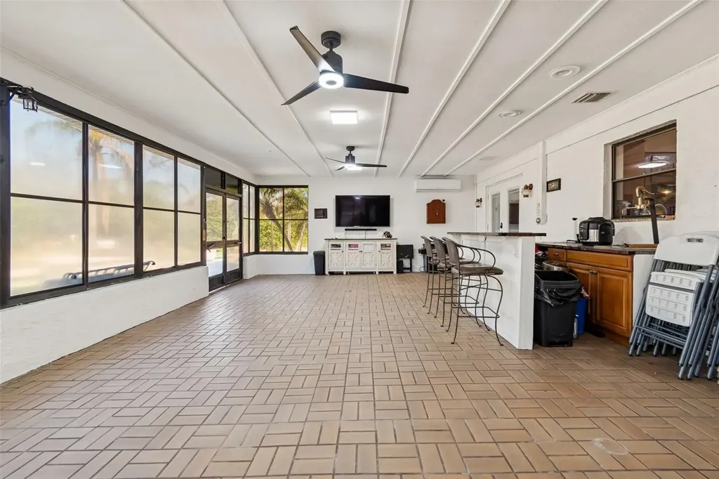 7810 N Cameron Avenue Tampa FL 33614