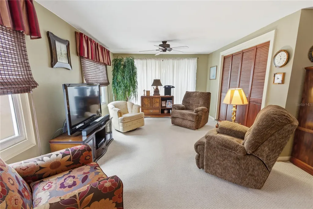 111 Las Flores Winter Haven FL 33884