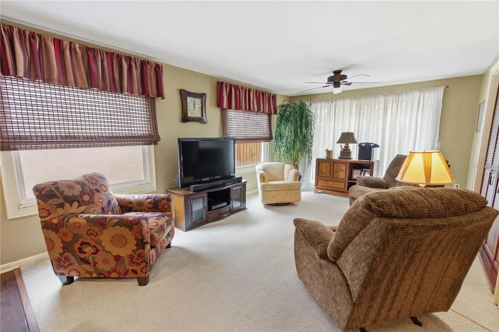 111 Las Flores Winter Haven FL 33884