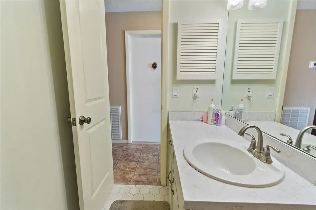 111 Las Flores Winter Haven FL 33884