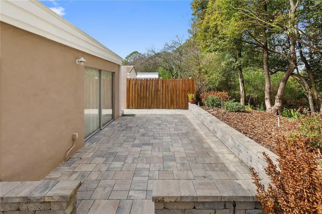 111 Las Flores Winter Haven FL 33884