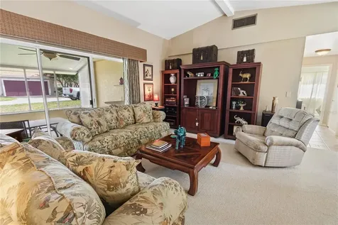 111 Las Flores Winter Haven FL 33884