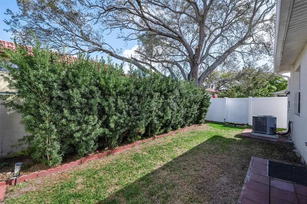 1528 Highland Park Drive Largo FL 33756