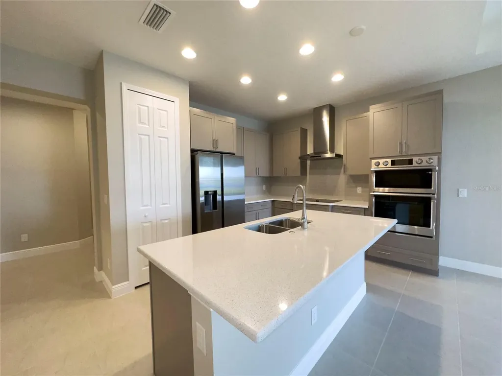 10509 Klee Avenue Bradenton FL 34212