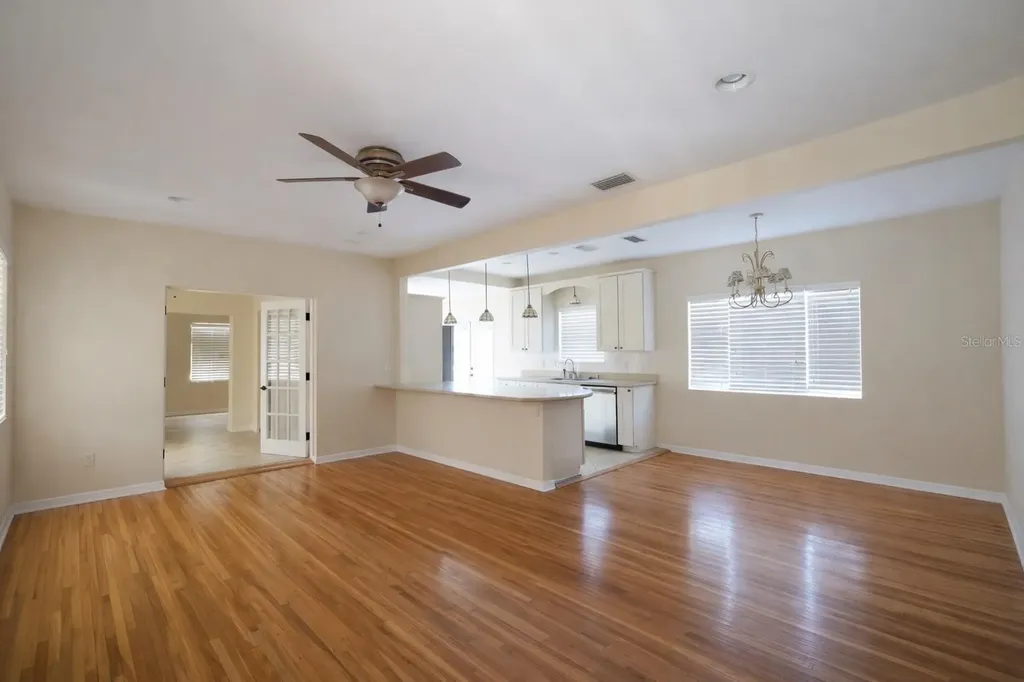 601 34th Avenue NE St Petersburg FL 33704