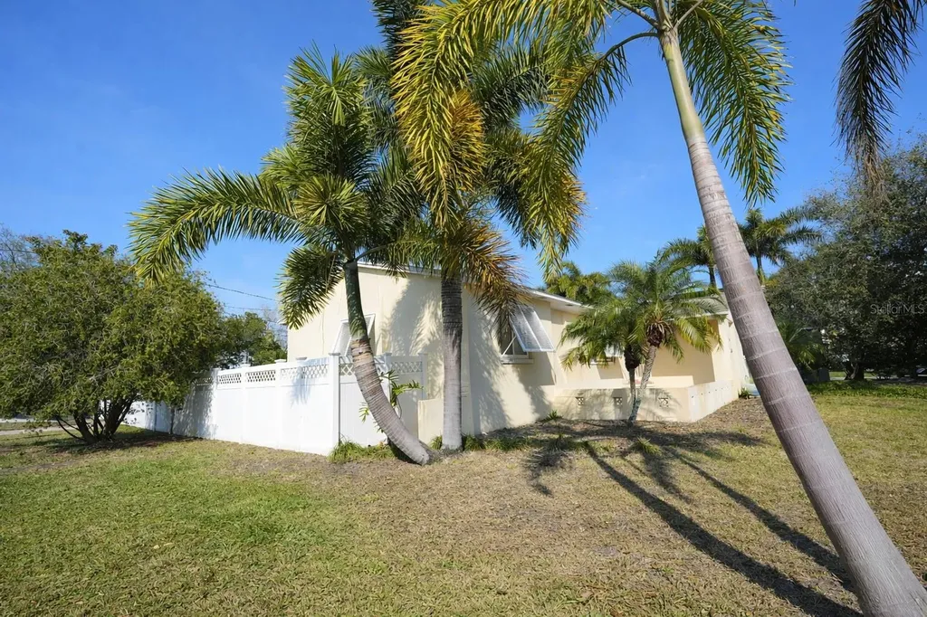 601 34th Avenue NE St Petersburg FL 33704