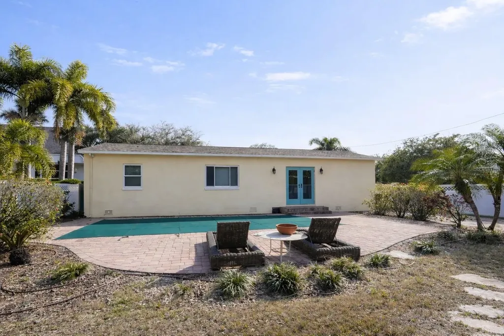 601 34th Avenue NE St Petersburg FL 33704
