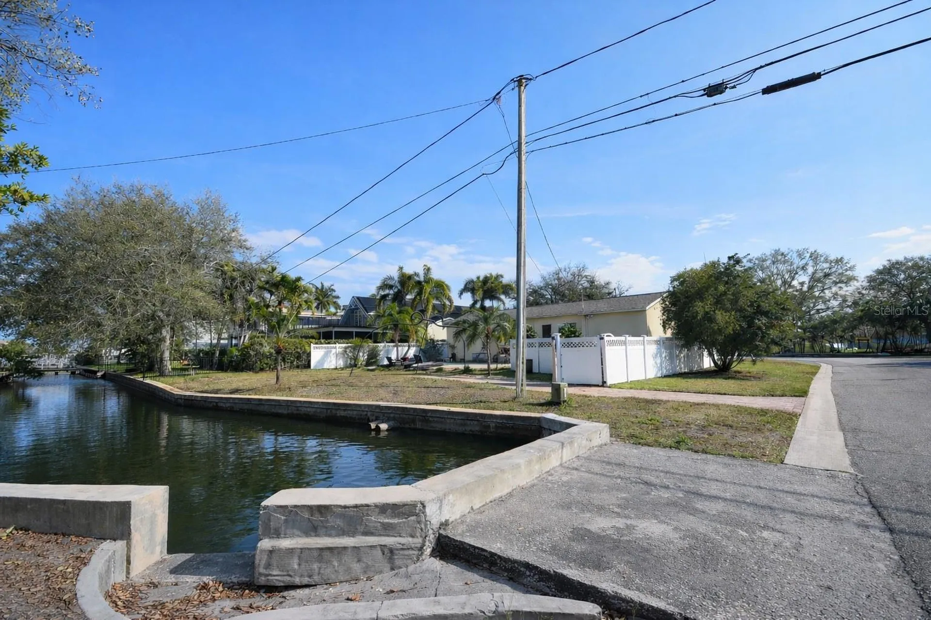 601 34th Avenue NE St Petersburg FL 33704