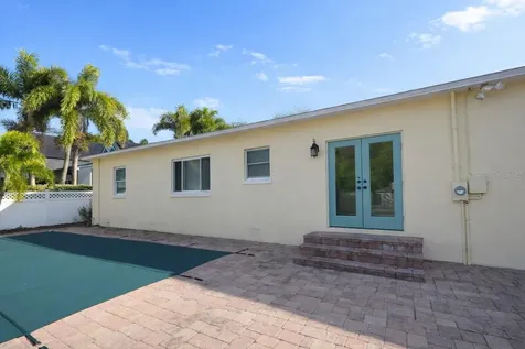 601 34th Avenue NE St Petersburg FL 33704