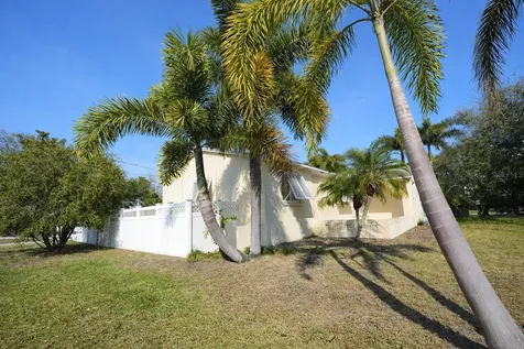 601 34th Avenue NE St Petersburg FL 33704