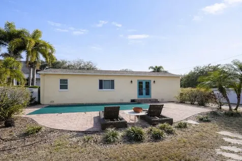 601 34th Avenue NE St Petersburg FL 33704