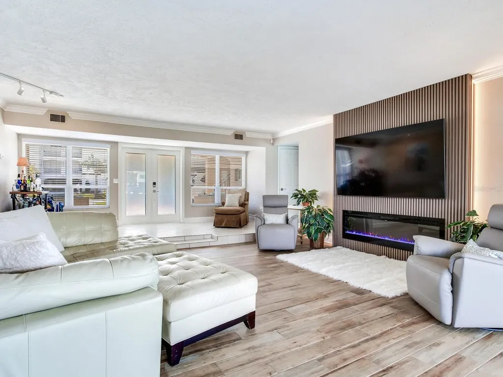 210 Dolphin Point Clearwater Beach FL 33767