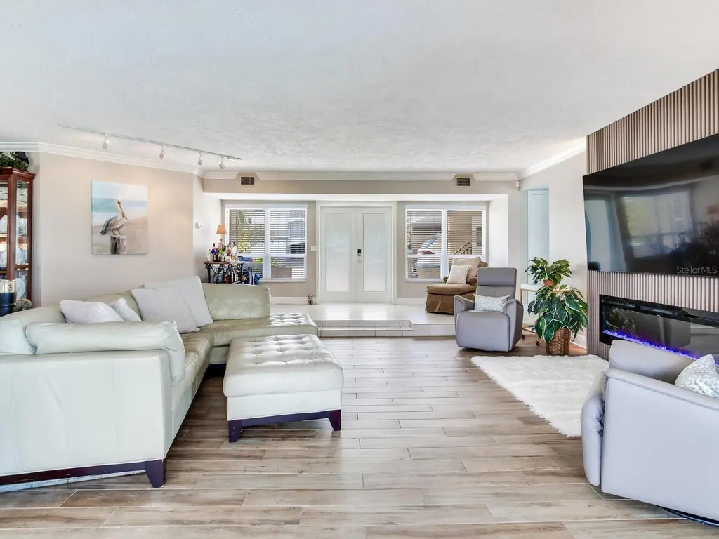 210 Dolphin Point Clearwater Beach FL 33767