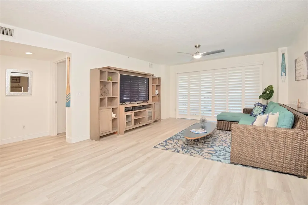 4 Oceans West Boulevard Daytona Beach FL 32118