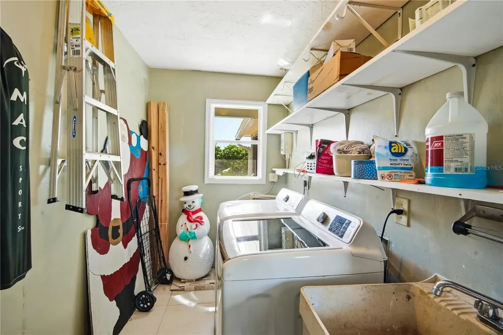 2320 Aquabluff Place Sarasota FL 34231