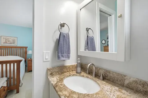 2320 Aquabluff Place Sarasota FL 34231