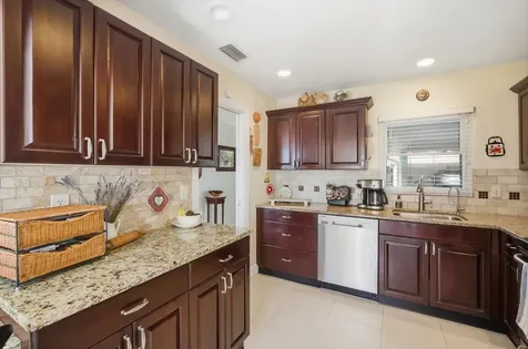 2320 Aquabluff Place Sarasota FL 34231