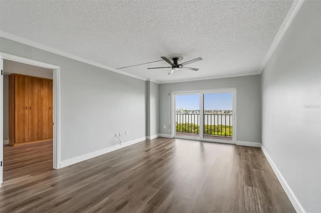 7050 Sunset Drive S South Pasadena FL 33707