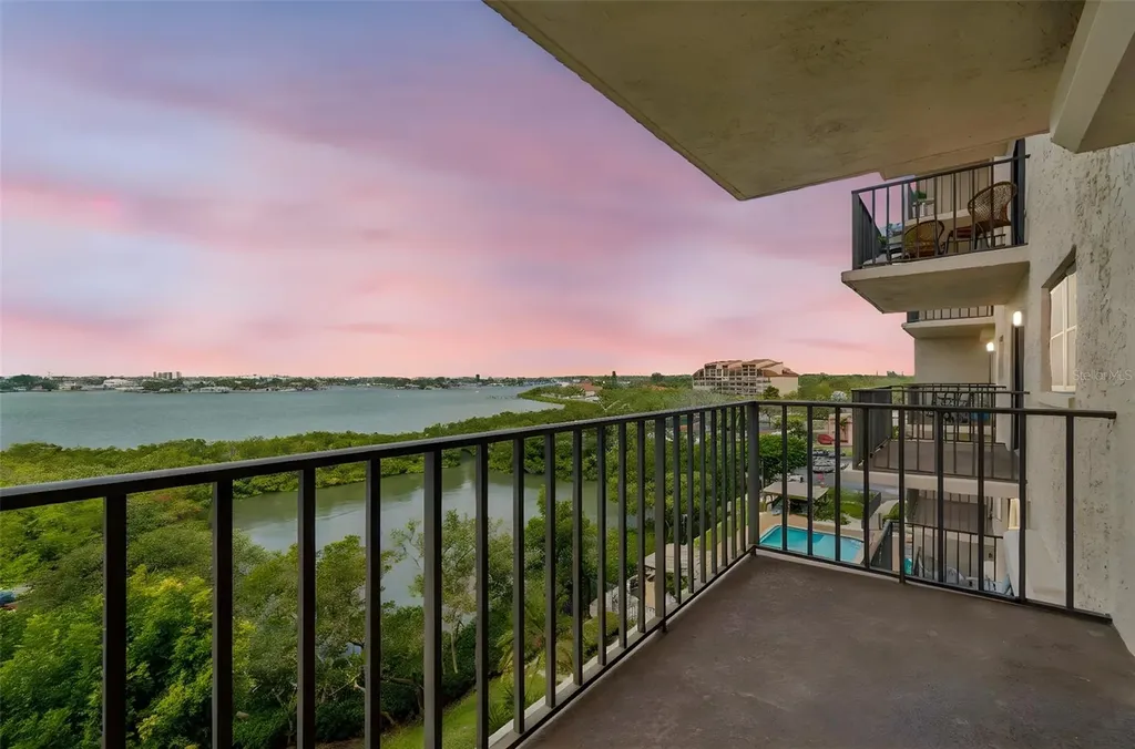 7050 Sunset Drive S South Pasadena FL 33707