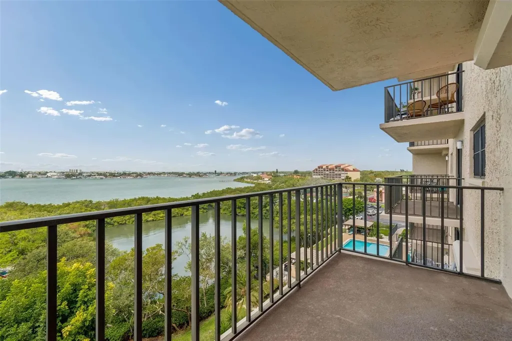 7050 Sunset Drive S South Pasadena FL 33707