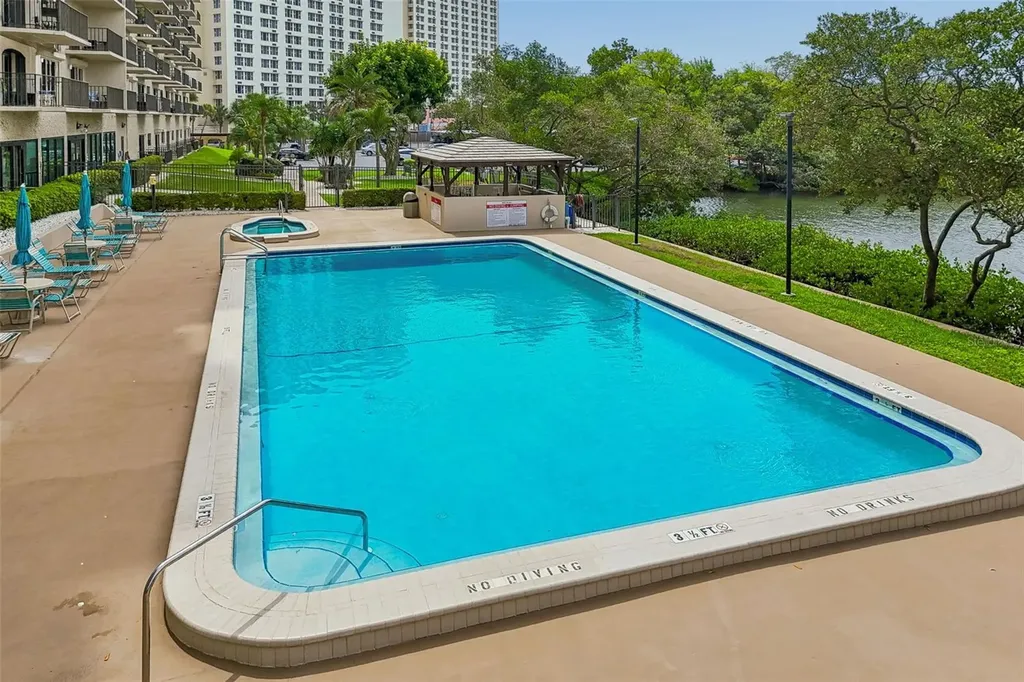 7050 Sunset Drive S South Pasadena FL 33707