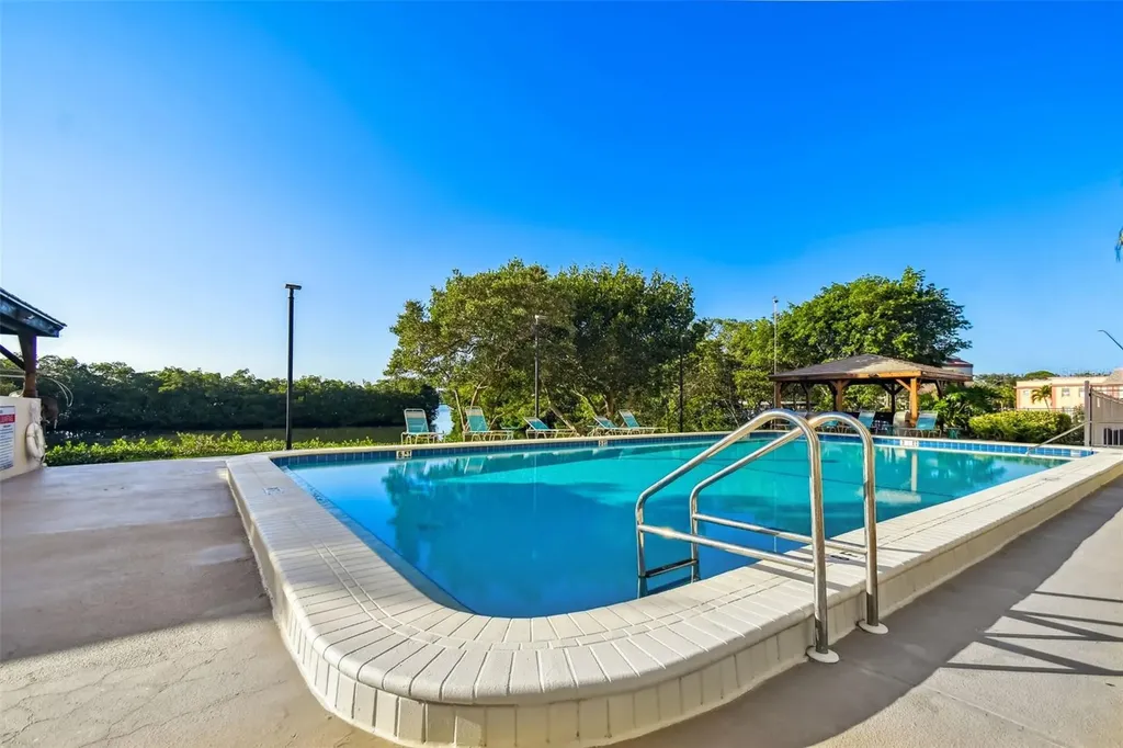 7050 Sunset Drive S South Pasadena FL 33707