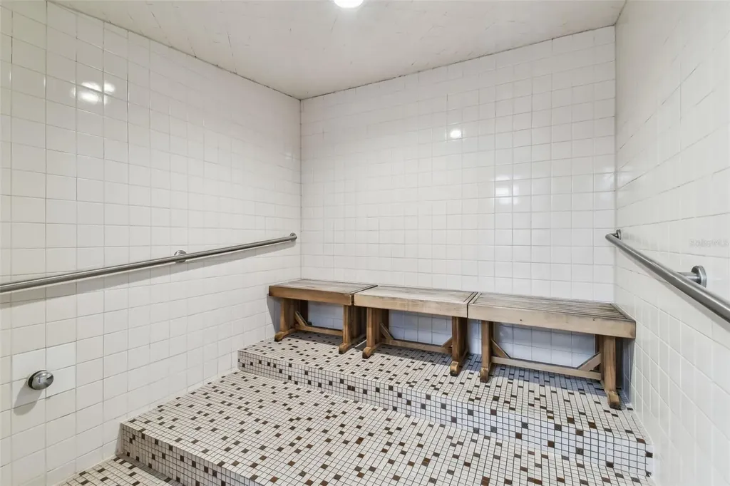 7050 Sunset Drive S South Pasadena FL 33707