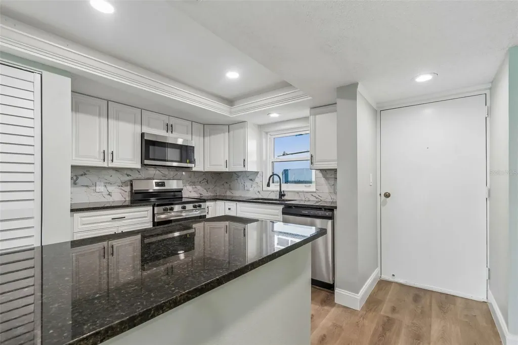 7050 Sunset Drive S South Pasadena FL 33707