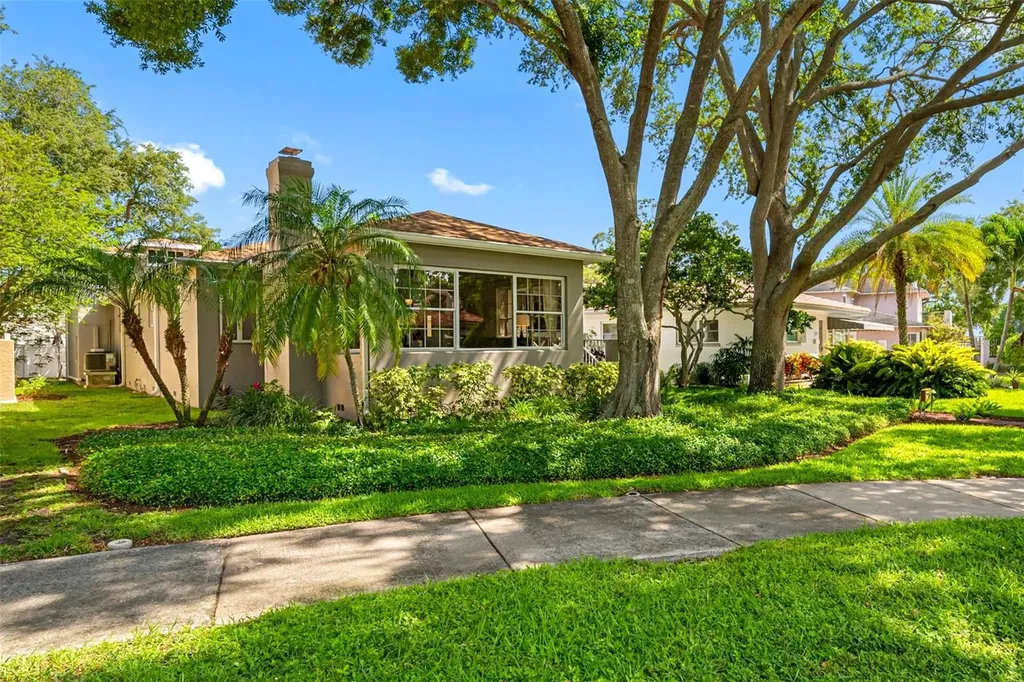 205 25th Avenue NE St Petersburg FL 33704