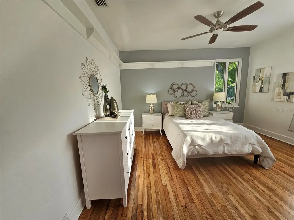 205 25th Avenue NE St Petersburg FL 33704