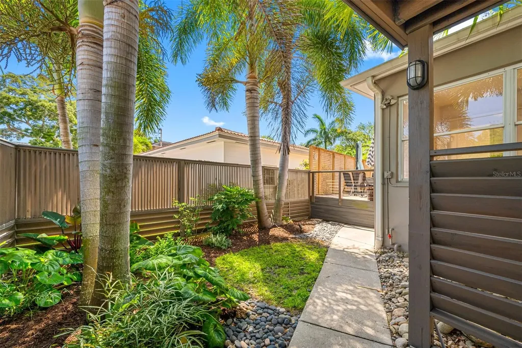 205 25th Avenue NE St Petersburg FL 33704