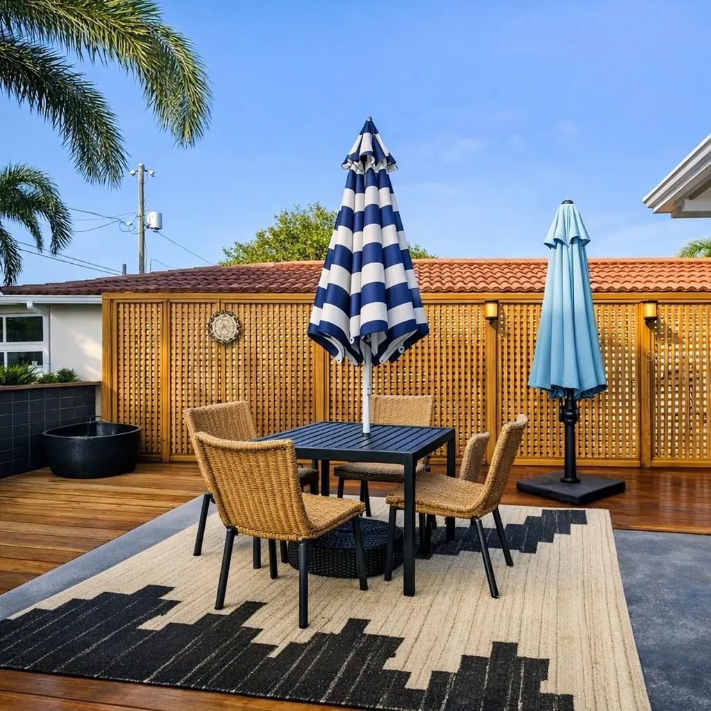205 25th Avenue NE St Petersburg FL 33704