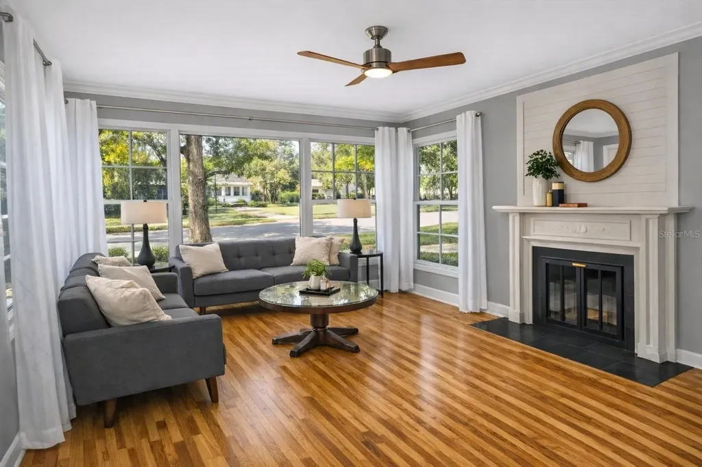 205 25th Avenue NE St Petersburg FL 33704
