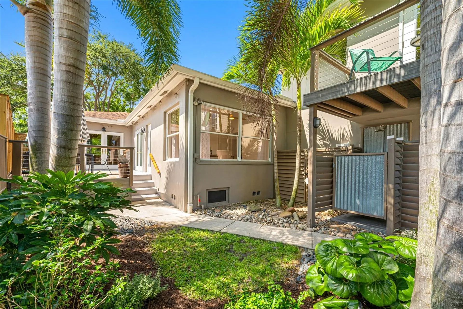 205 25th Avenue NE St Petersburg FL 33704