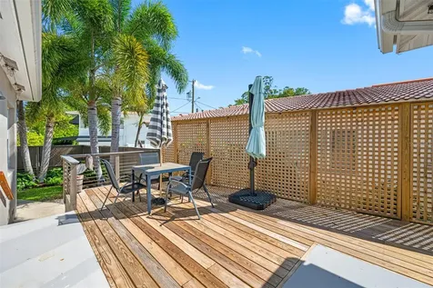 205 25th Avenue NE St Petersburg FL 33704