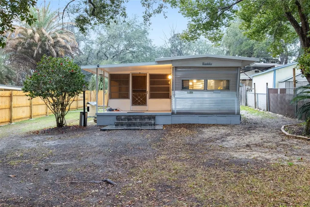 2142 SE 185th Terrace Silver Springs FL 34488