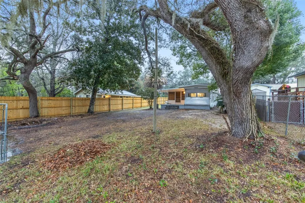 2142 SE 185th Terrace Silver Springs FL 34488