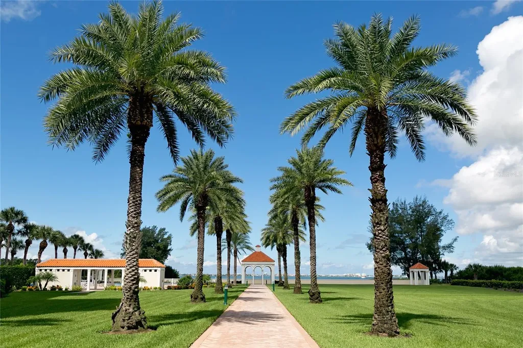 4717 Dolphin Cay Lane S St Petersburg FL 33711