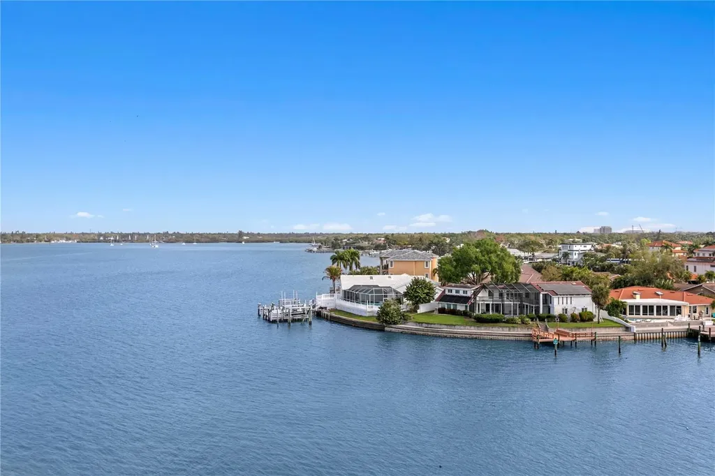 4717 Dolphin Cay Lane S St Petersburg FL 33711