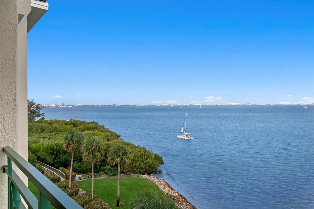 4717 Dolphin Cay Lane S St Petersburg FL 33711