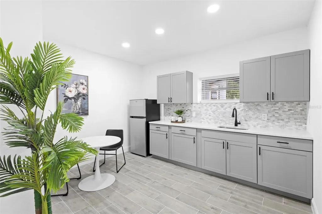 1824 Lake Street Oviedo FL 32765