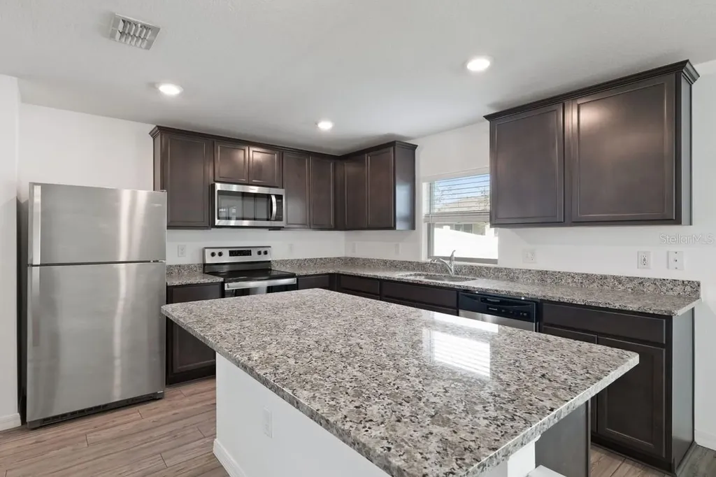 1136 Sea Pines Court Tavares FL 32778