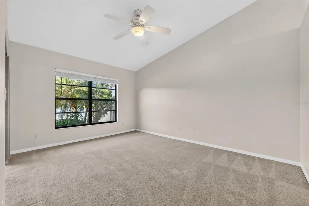 907 San Carlos Avenue NE St Petersburg FL 33702