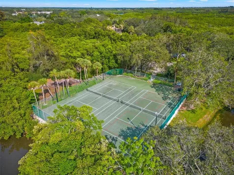 907 San Carlos Avenue NE St Petersburg FL 33702