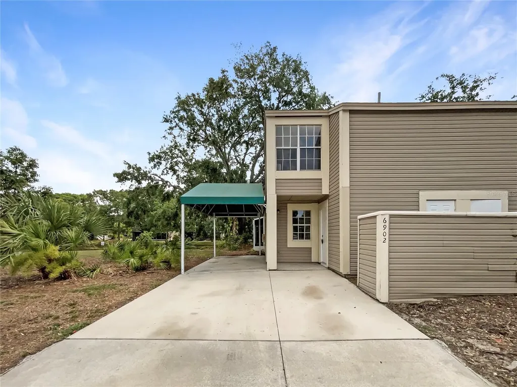 6902 Lakeview Court Tampa FL 33634