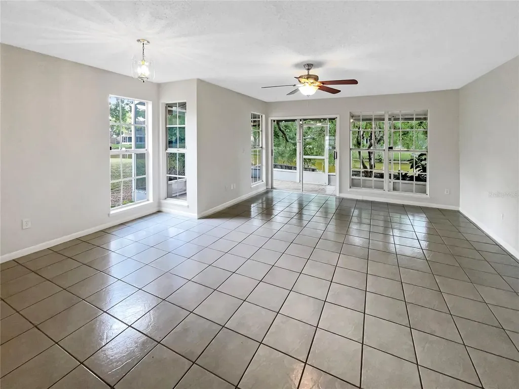 6902 Lakeview Court Tampa FL 33634