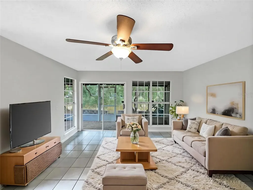 6902 Lakeview Court Tampa FL 33634